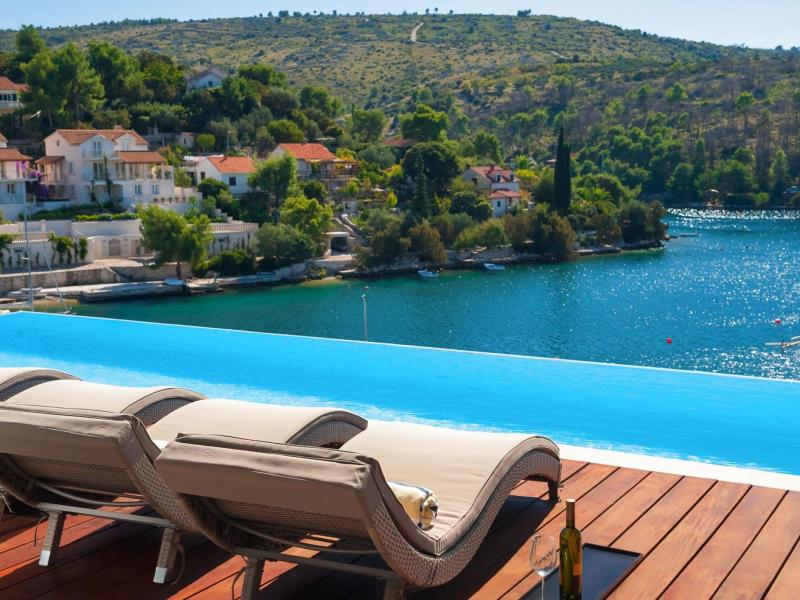 Villa Infinity , Islands  