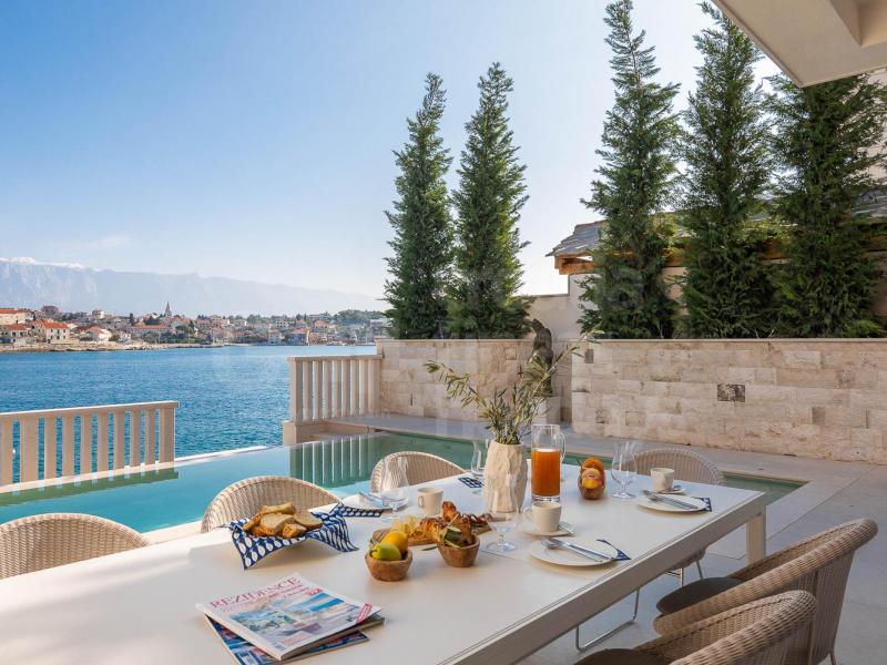 Villa Dorida , Islands  