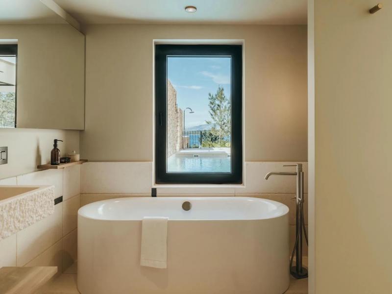 Villa Cascadia , Islands  