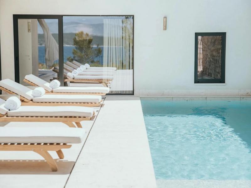 Villa Cascadia , Islands  