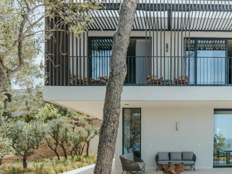 Villa Cascadia , Islands  