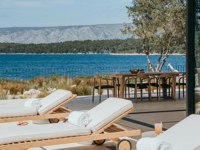 Villa Cascadia , Islands  