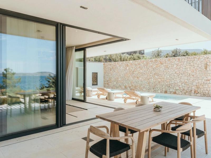 Villa Cascadia , Islands  