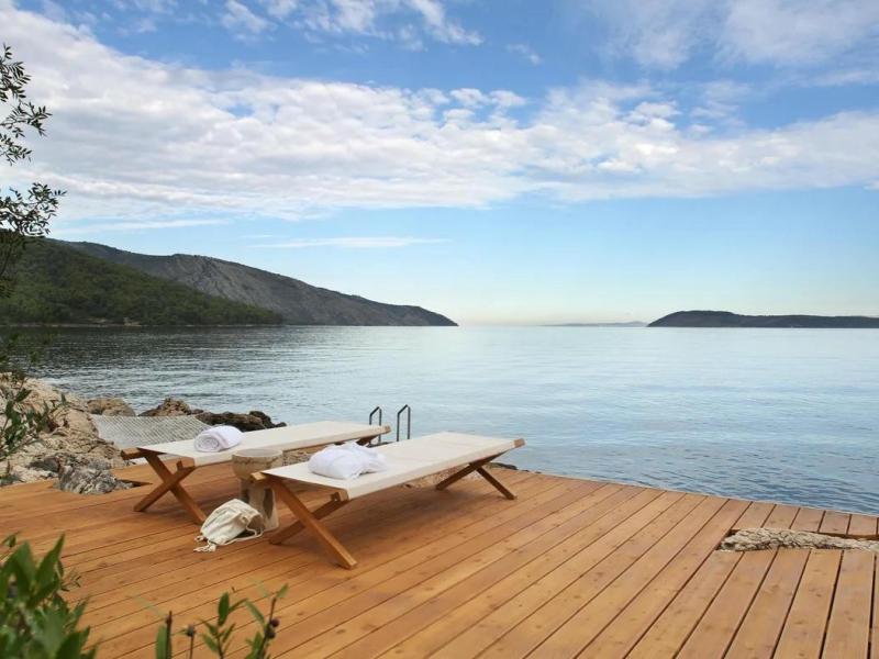 Villa Cascadia , Islands  