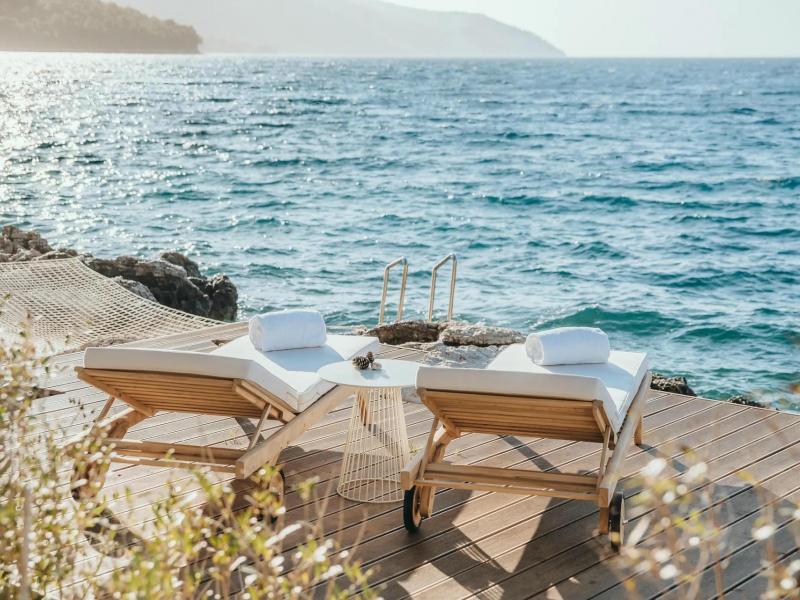 Villa Cascadia , Islands  