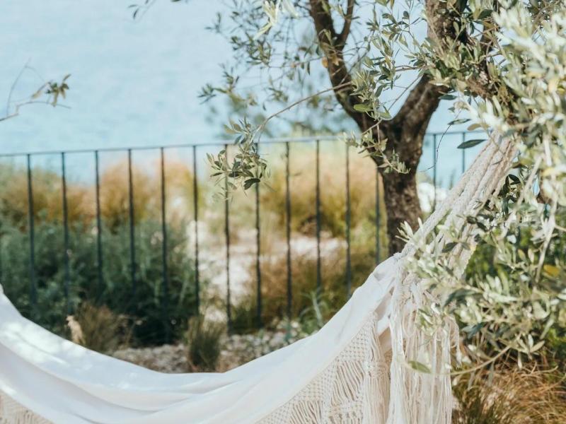 Villa Cascadia , Islands  