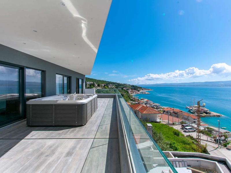 Villa Grande Divina ,   