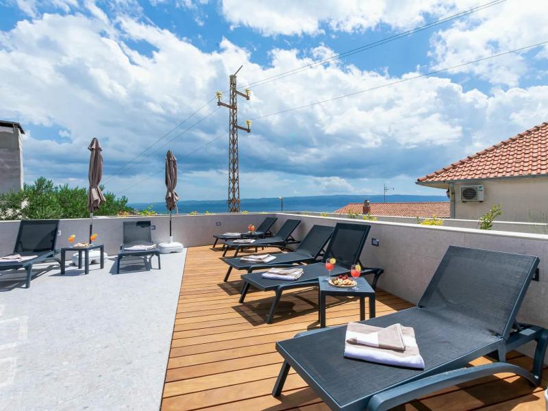 Villa Grande Divina ,   