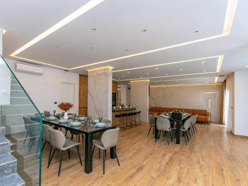 Villa Grande Divina ,   